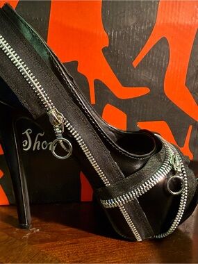 Black Zipper-Accent High Heel Pumps - Show Story